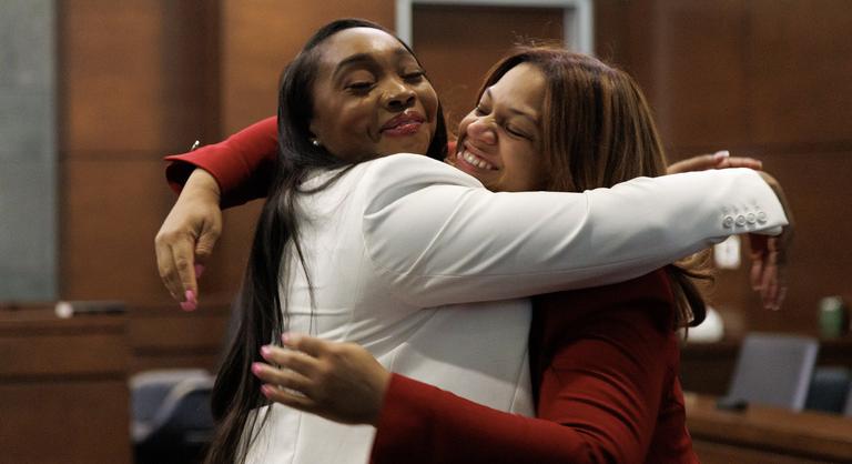 A barátnőjével csalta a férje, félmilliárdos kártérítést kapott a felszarvazott nő