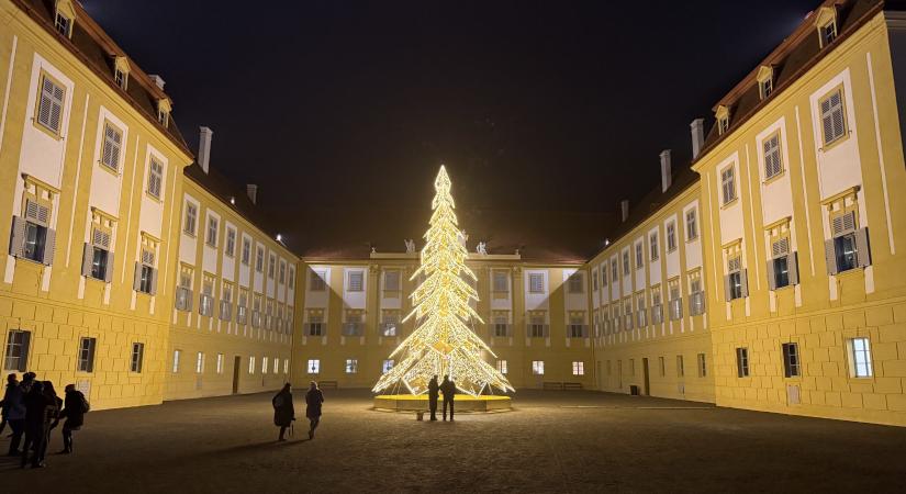 Mária Terézia egykori kastélyában, 30 percre a határtól, a Schloss hofon csodálatos az advent