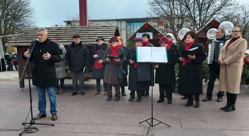 Megnyílt az Angyalvár – tánc a macival (videó)