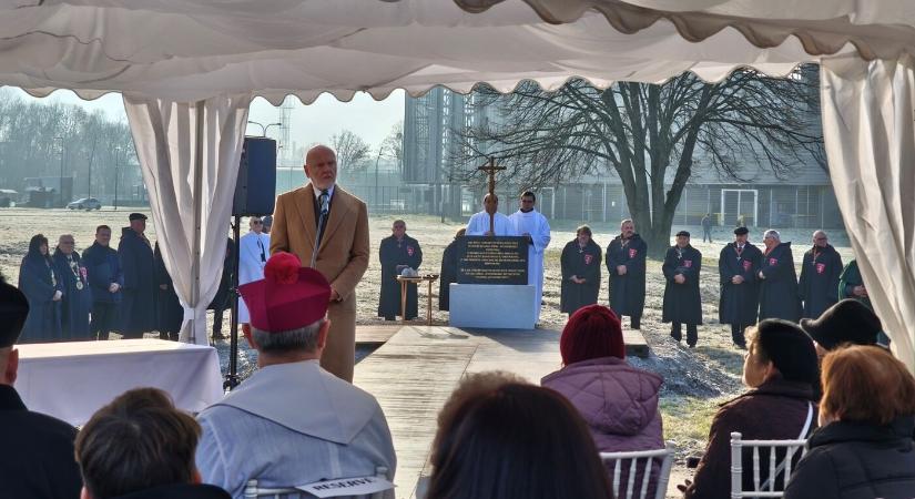 Letették az új Szent István templom alapkövét Dunaszerdahelyen – több mint 2 millió euróba kerül majd (FOTÓK)