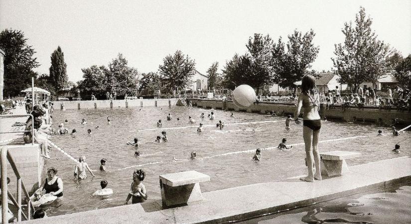 Szekszárdi strand: a hatalmas gerendaívek alatt öröm volt a nyári csobbanás