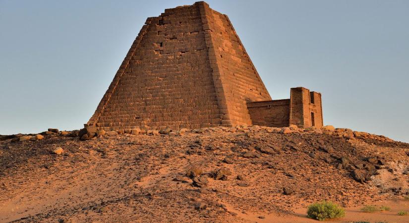 A tudósok kimondták, a világ sokkol, ezért épültek a nagy piramisok