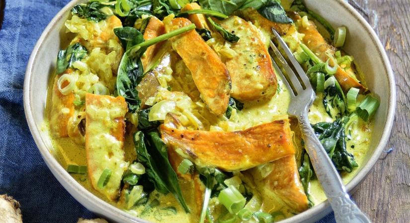 Gyömbéres, kókusztejes édesburgonya-ragu spenóttal