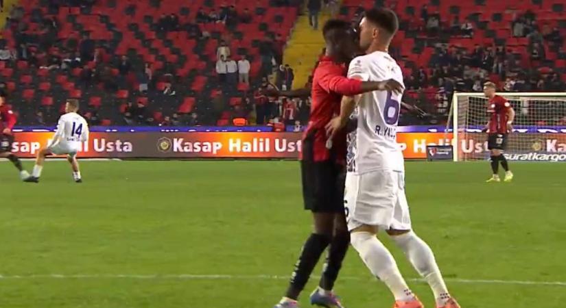 Ennél bizarrabb gól nem születhet már idén