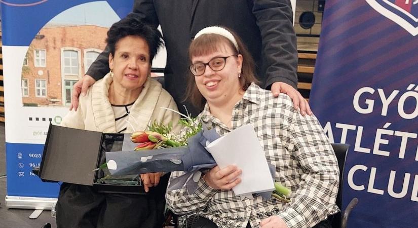 Szívszorító annak a díjnak a története, amelyet ez a fiatal kerekes székes lány kapott - fotó