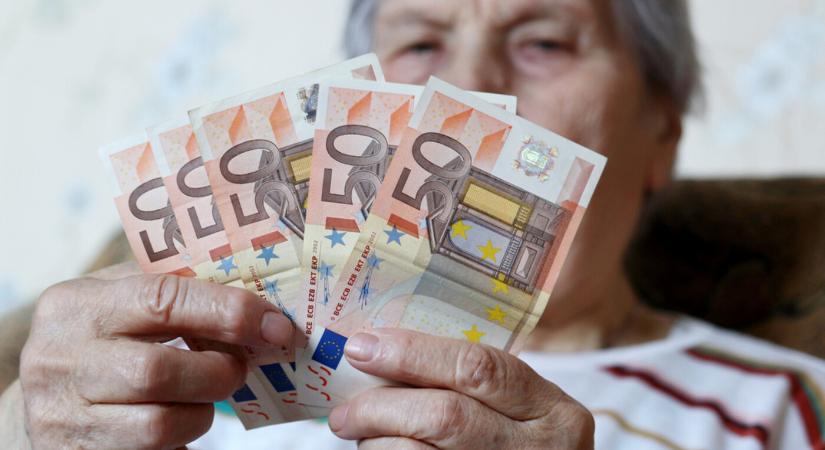Decemberben több pénzt kapnak a nyugdíjasok