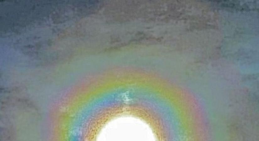 Így tündökölt a Hold szivárvány szombat este Mosonmagyaróváron - fotó