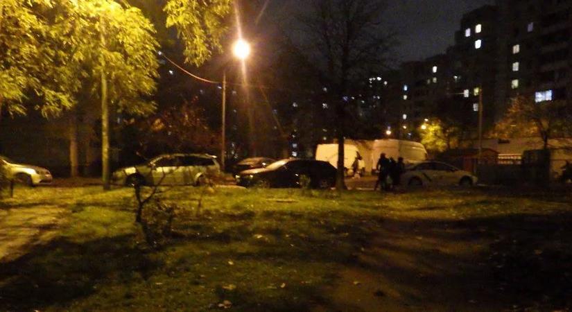 Kijevben egy férfi késsel támadt egy járókelőre, aki rászólt, amiért üvölt a gyerekével