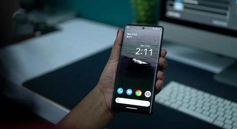 Mintha szellemek nyomogatnák az androidos mobilokat