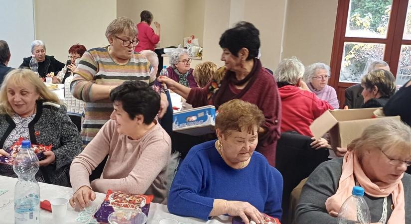 A Mikulás is látogatást tett a nagyasszonyoknál