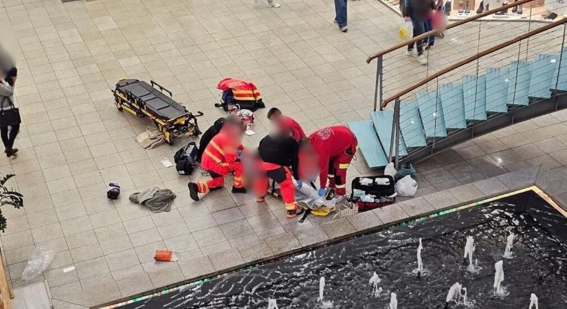 Lezuhant a férfi, véres fejjel feküdt, majd beszóltak a mentőknek életmentés közben