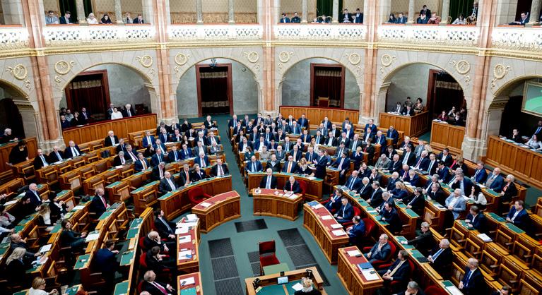 Ha ezt a tizenkét törvényt betartanák, más lehetne a magyar politika