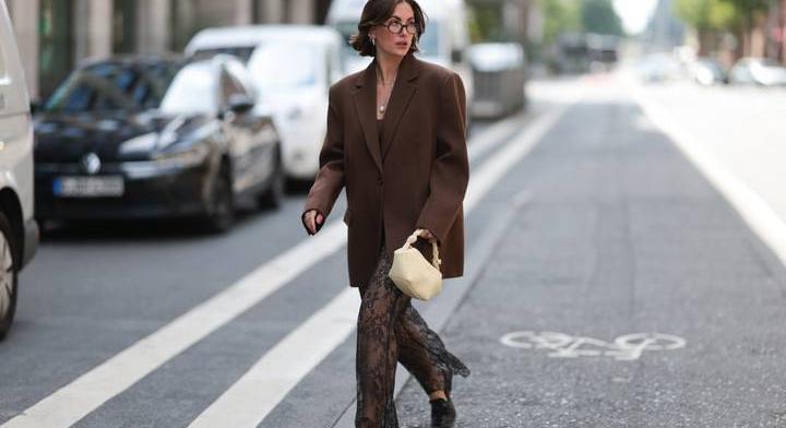 Sokak rémálma vált valóra: újra divatba jöhet a válltömés