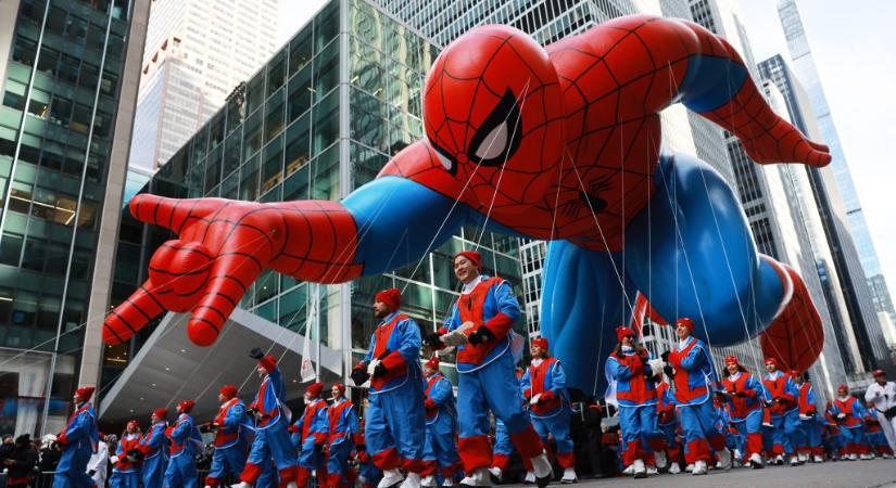 Harckocsitemető, pulykakegyelmezés és pókemberáradat a hét képein