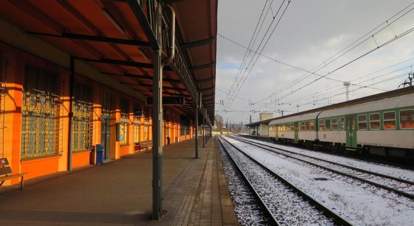 Két munkást gázolt el a vonat Csehországban – egyikük meghalt