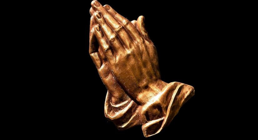 Ez a törvényjavaslat adventre pont jó lesz: betiltani készülnek a nyilvános imádkozást