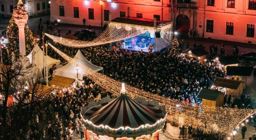 Adventi fények három közeli városban