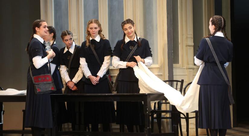 Így még biztosan nem láttad az Abigélt – különleges előadást rendeztek Kaposváron Szabó Magda regényéből