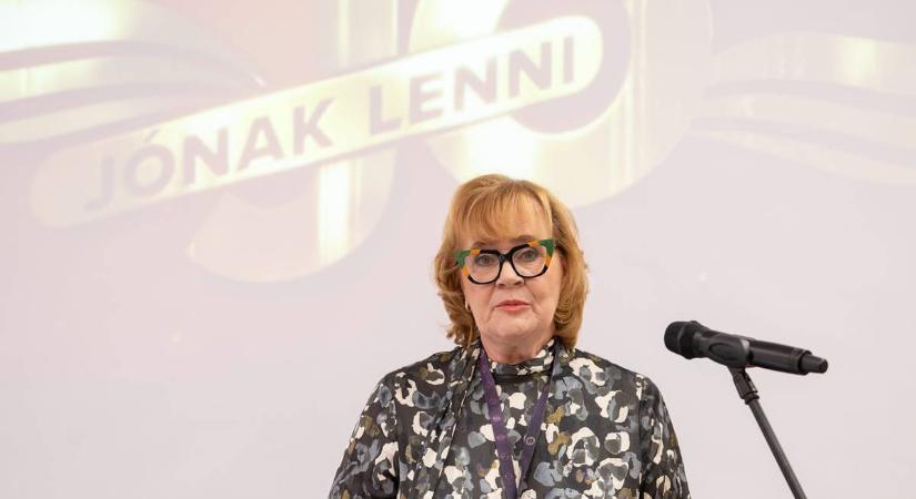 Siklósi Beatrix: Kárpátalján járt a Jónak lenni jó! csapata