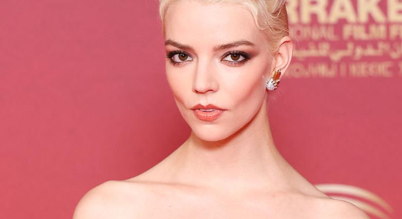 Anya Taylor-Joy aranyba öltözött istennőként érkezett a Marokkói Filmfesztiválra