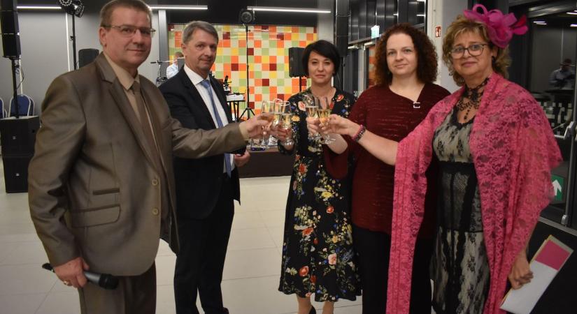 Miközben órási bulit csaptak ebben a zalai alapítványi bálban, a legfontosabbaknak gyűjtöttek (galéria, videó)