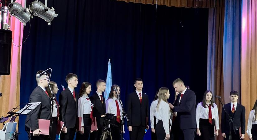 Meghitt szalagavató A Nagyberegi Református Líceumban