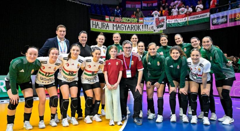 Kétszer támadó, olykor 16 passzos akciókat vezető ellenfél vár a magyar kézisekre a vébén