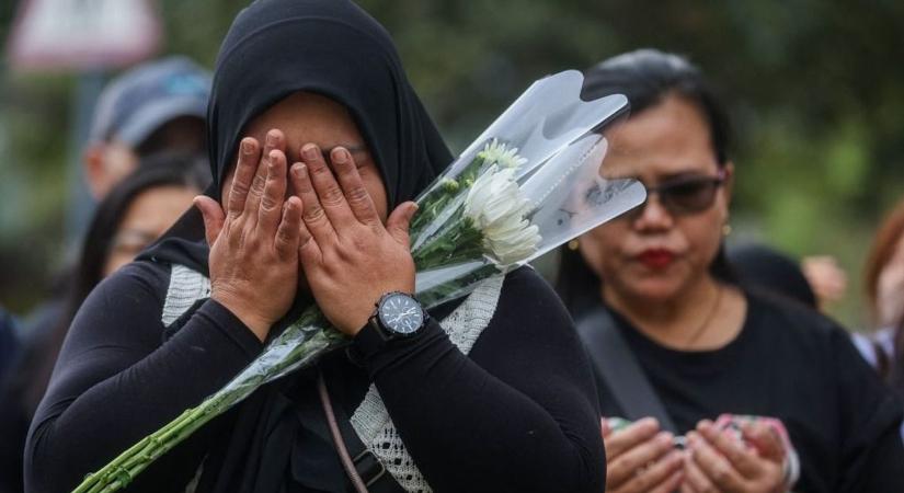 146 halott, ezrek gyászolnak – Kína mégis a tüntetésektől fél a legjobban