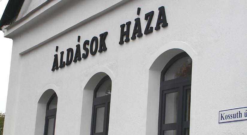 A hit és a közösségek tere: átadták Hajdúsámsonban az Áldások Házát – videóval