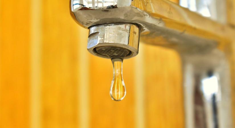 Tízezrek maradtak vezetékes ivóvíz nélkül az esőzések miatt