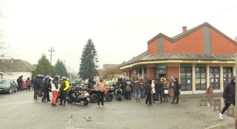 Listáznak Szécsányban, Ć-kitűzős személyek foglalták el a rokkantak számára fenntartott helyiséget