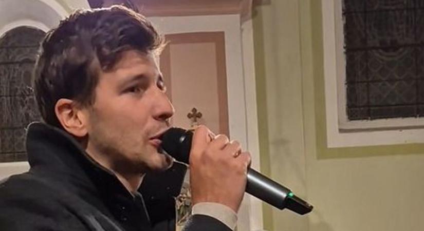 László Attila adventi koncertet adott a rábapordányi templomban, hallgassa meg énekét - videó