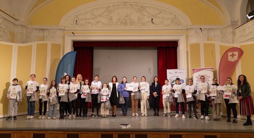 Lencsési és kecskeméti diákok nyerték az OKOSTÁNYÉR Országos Tudáspróbát