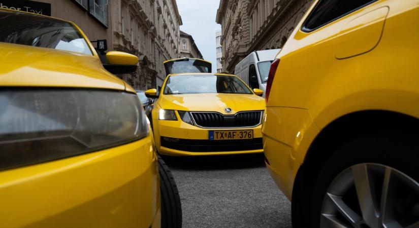 Ájultra ütött egy nőt egy taxis, garázdaság miatt büntetőeljárás indult ellene – videón az eset
