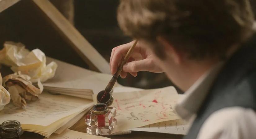 A férfi, aki sosem létezett, ám útjára indította a bulvár fogalmát, majd felvirágoztatta a krimi műfaját