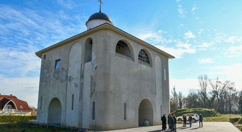 Végéhez közelít a nagy építkezés Hévízen, hamarosan elkészül az ortodox templom! (Képgalériával)