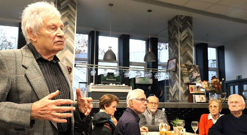 „Velem aztán nem etetnek bogarat” - Vegánságról, műhúsról és rovarfehérjéről is elmondta véleményét Zalaegerszegen a genetikus