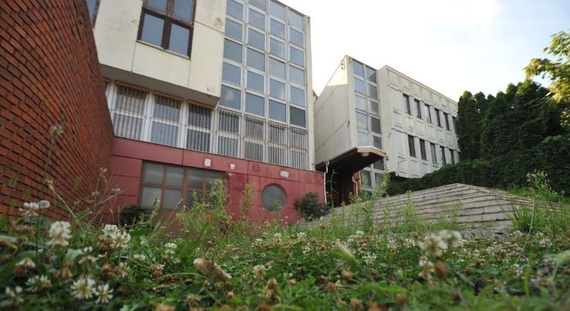 Évtizedes hanyatlás után féláron kelt el a Puskin tér egykori kollégiuma