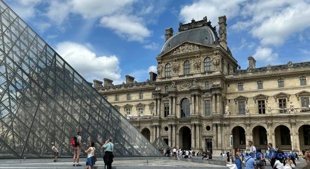 A Louvre 45%-kal emeli a jegyárakat az Európai Gazdasági Térségen kívülről érkező turisták számára