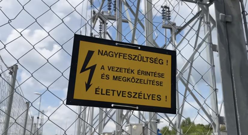 Úgy megütötte az áram a férfit a budapesti vasútállomáson, hogy még a segítségére siető vasutasnak is megégett a keze újraélesztés közben