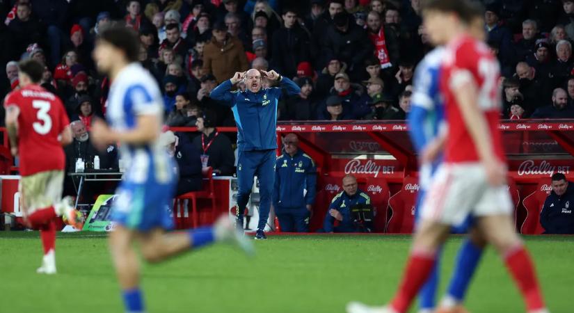 A Liverpool legyőzése után kikapott a Forest; hozta a kötelezőt a Villa