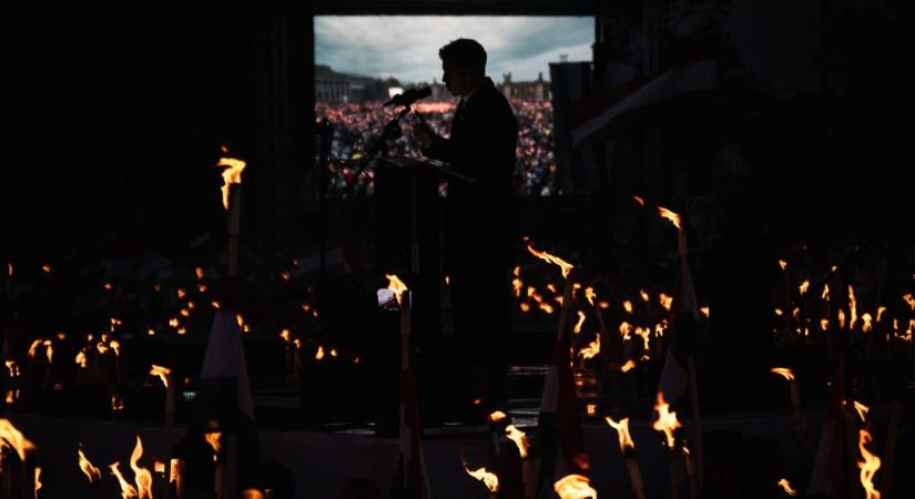 Magyar Péter Székesfehérváron szólította fel Cser-Palkovics Andrást, hogy írja alá a Gajdos Lászlóért indított petíciójukat