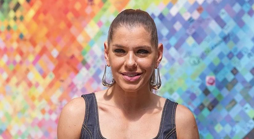 Dér Heni nem bír magával az ágyban, csak erre tud gondolni