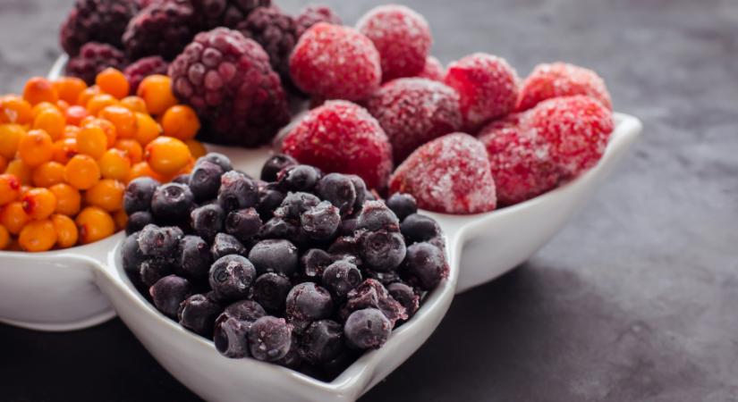 A dietetikusok állítják – ezt a 4 gyümölcsöt jobb fagyasztva enni