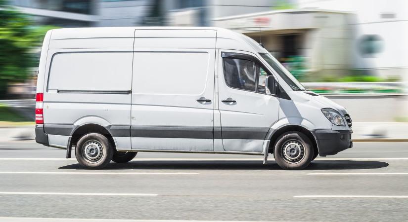 Rejtélyes furgon tűnt fel Domaszéken, a helyieket fokozott óvatosságra intik