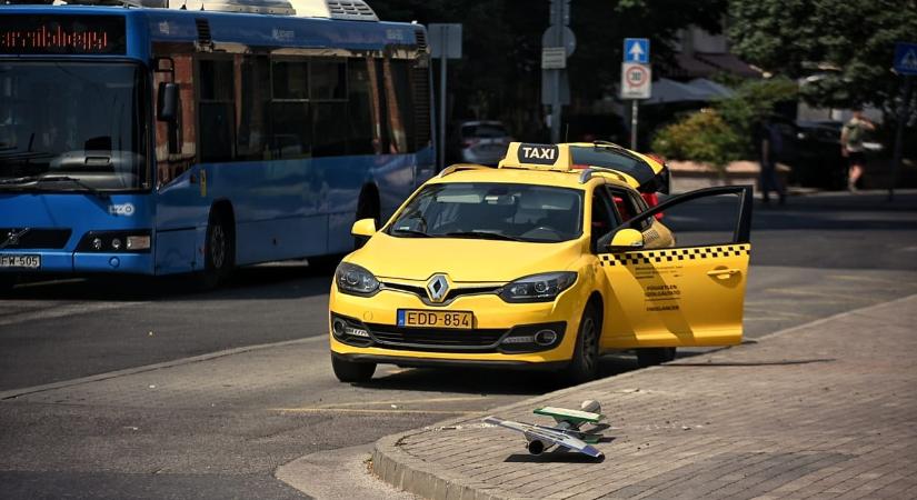 Ájultra ütött egy nőt egy budapesti taxis – videó
