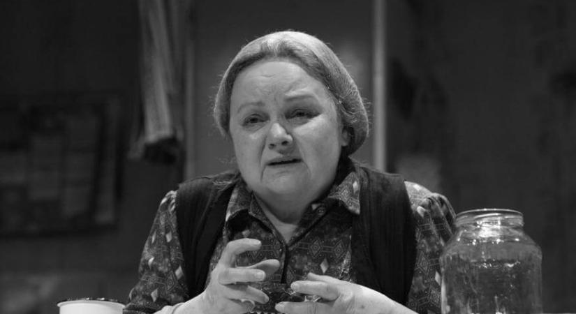 Online Pogány Judit egyszemélyes előadása, a Pedig én jó anya voltam