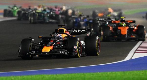 Verstappen nyerte az F1-es Katari Nagydíjat, nyitott maradt a vb-harc