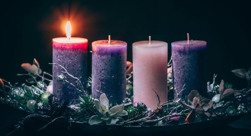 Mit is jelentenek az adventi gyertyák? Mutatjuk, milyen üzenetet hordoznak a színek!