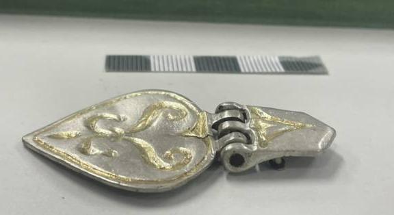 Különleges leletekre bukkantak a kecskeméti múzeum régészei – Páratlan kincsek egy 17-18 éves harcos sírjából